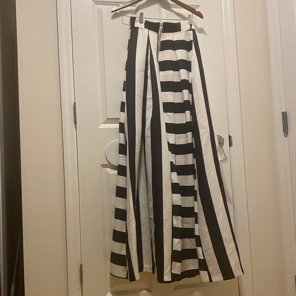 Dresses & Skirts - Small Skirt